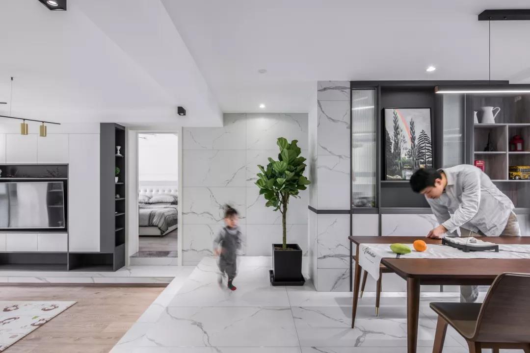 下沉式客廳巧設計，112㎡三居室簡(jiǎn)約